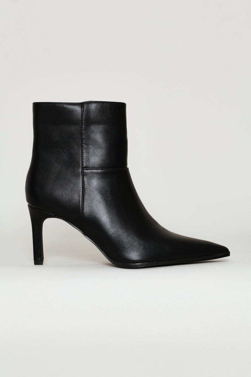 Pointy Panelled Boot - Black