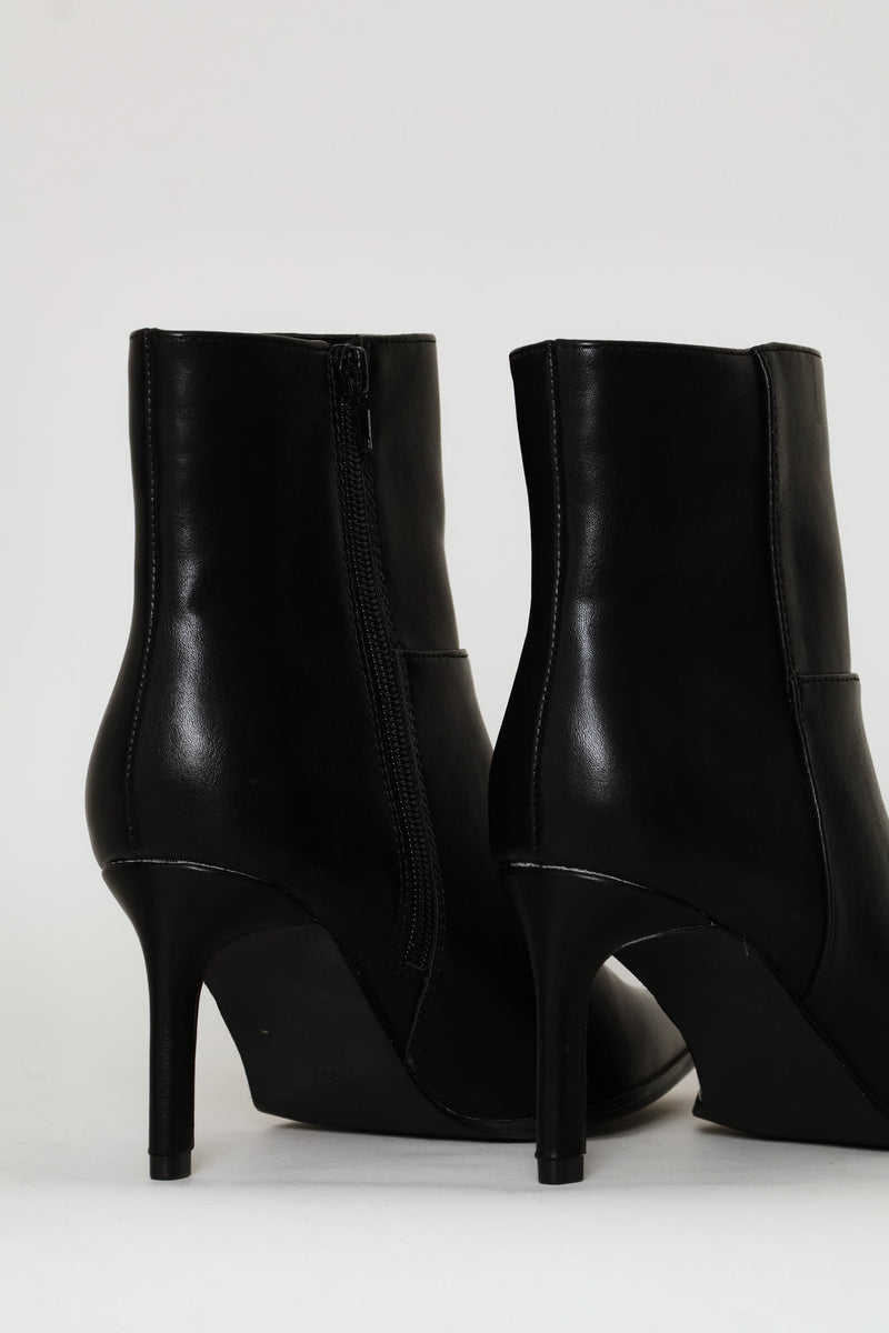 Pointy Panelled Boot - Black