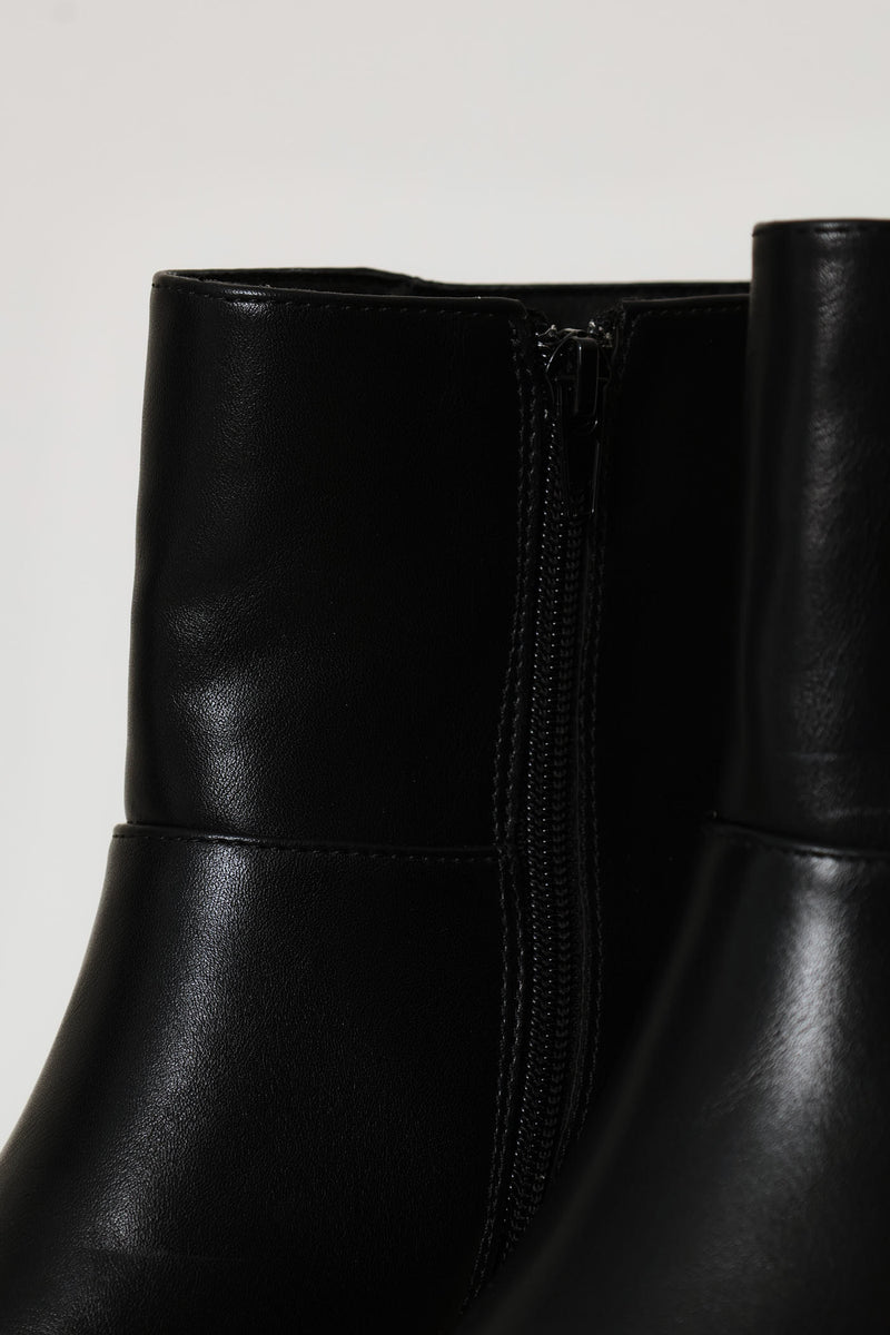 Pointy Panelled Boot - Black