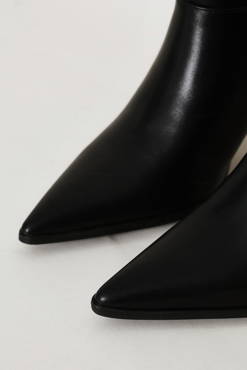 Pointy Panelled Boot - Black