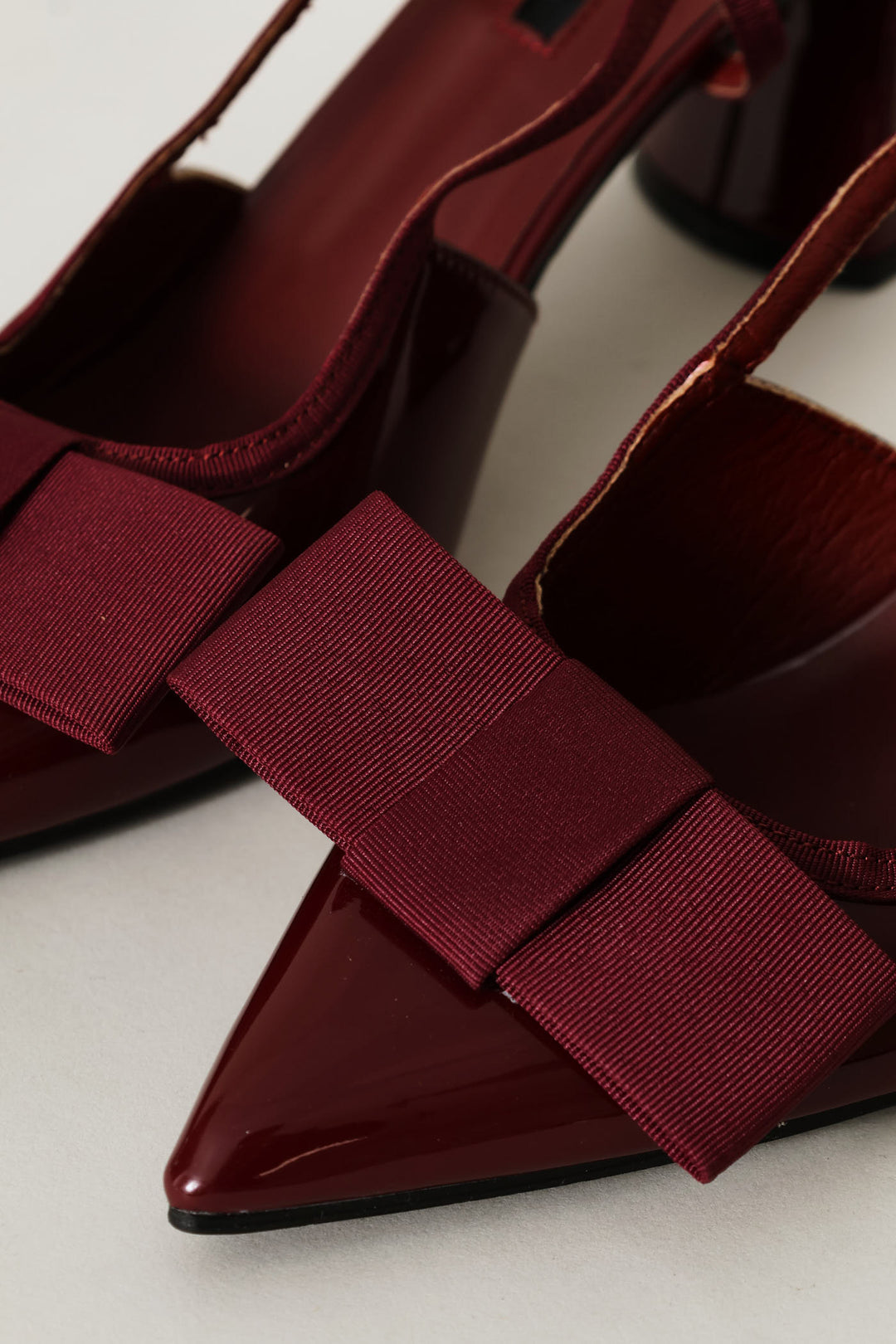 Bow Detail Shaped Pointed Toe Block Heel - Burgundy