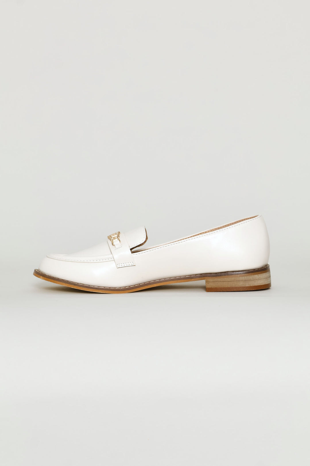 Circle Link Trim Loafer - Off White
