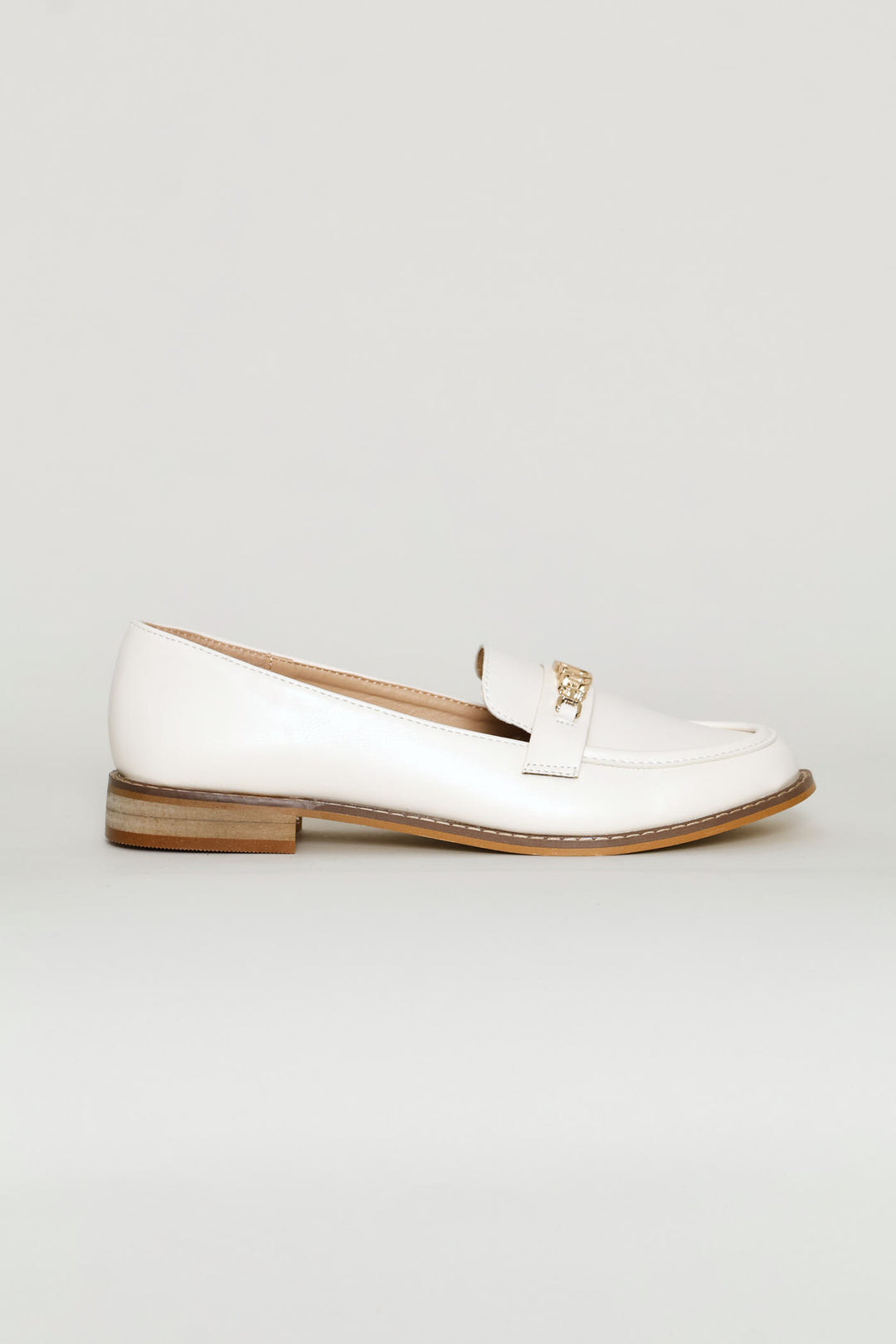 Circle Link Trim Loafer - Off White