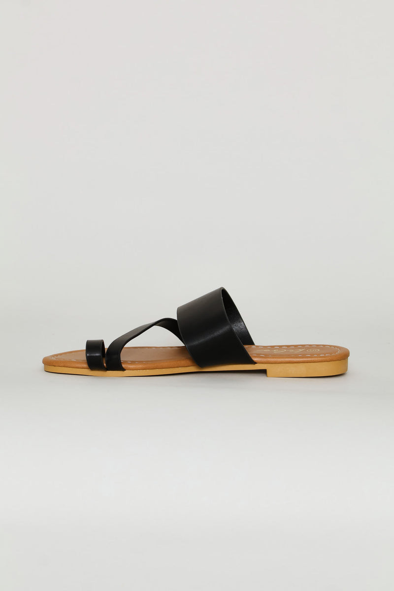 Crosstrap Toe Post Sandal - Black