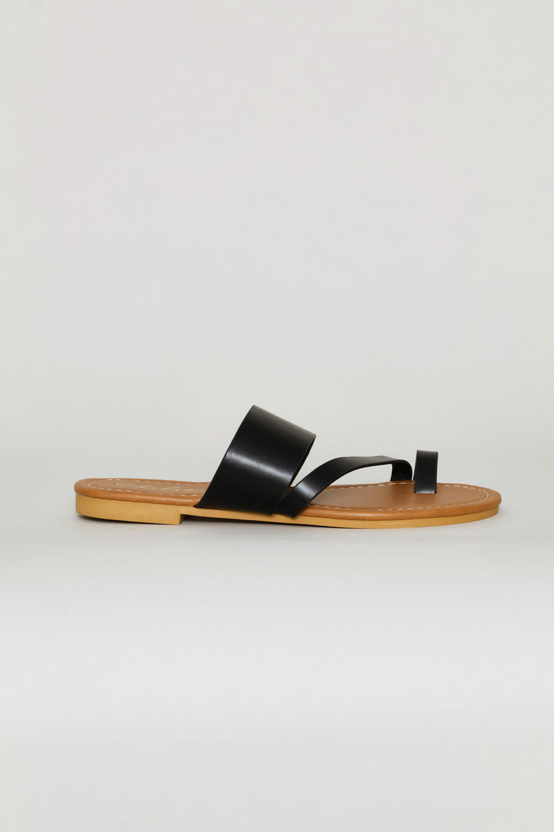 Crosstrap Toe Post Sandal - Black
