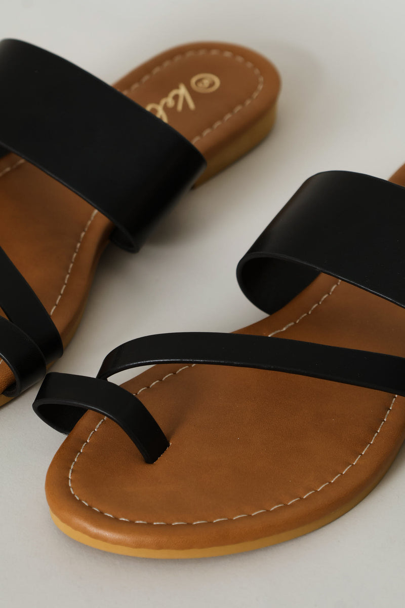 Crosstrap Toe Post Sandal - Black