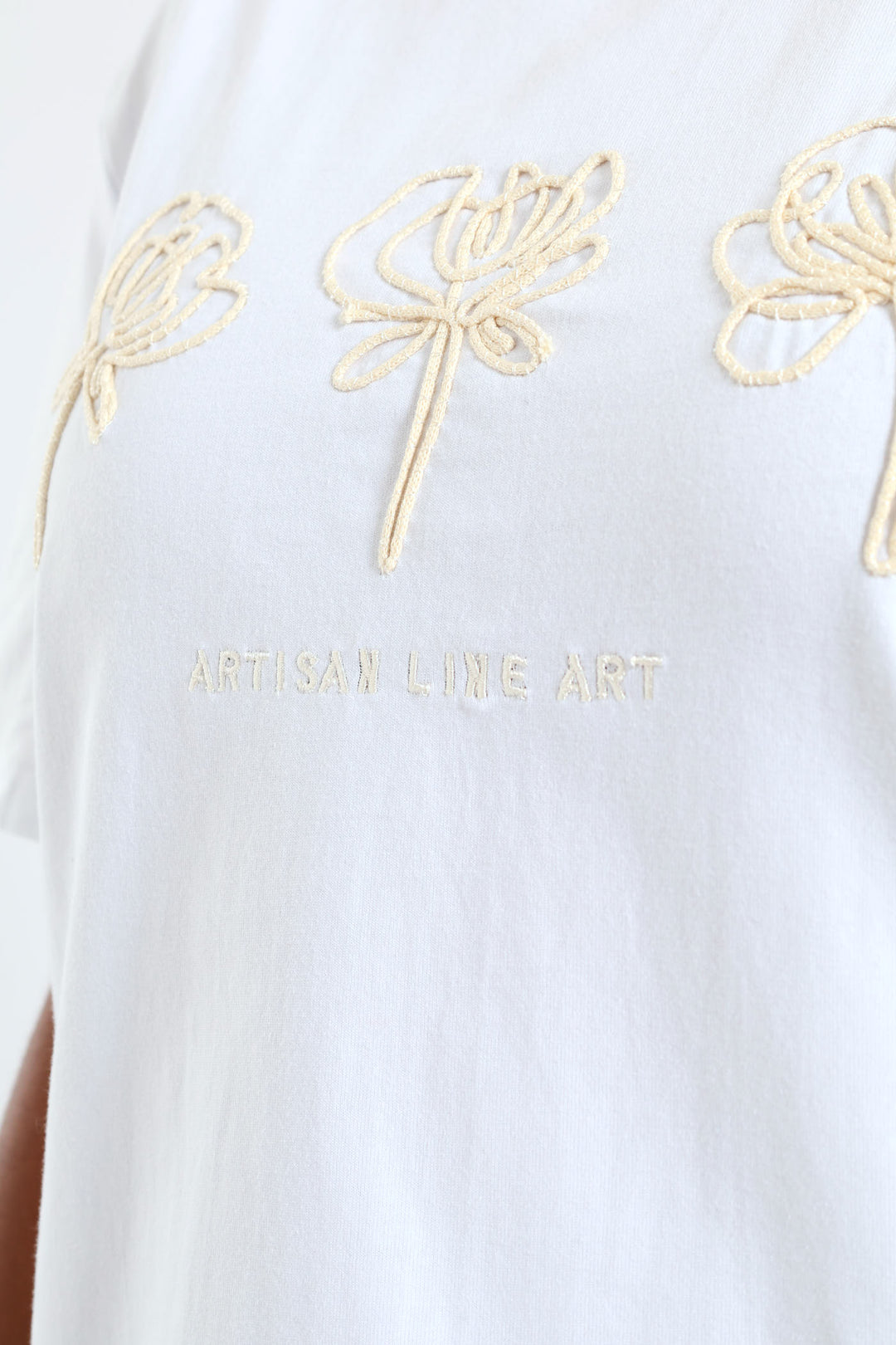 Rib Neck Cornelli Flowers Tee - White