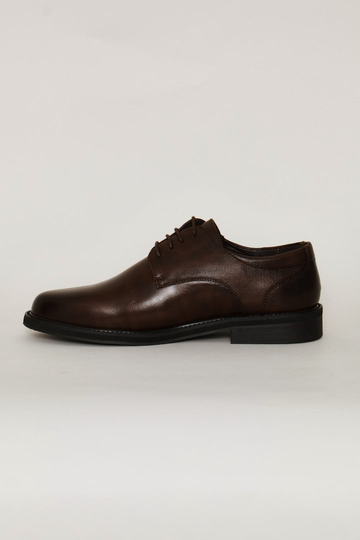 Pin Punched Quarter Round Toe Lace Up Derby Shoe - Chocolate