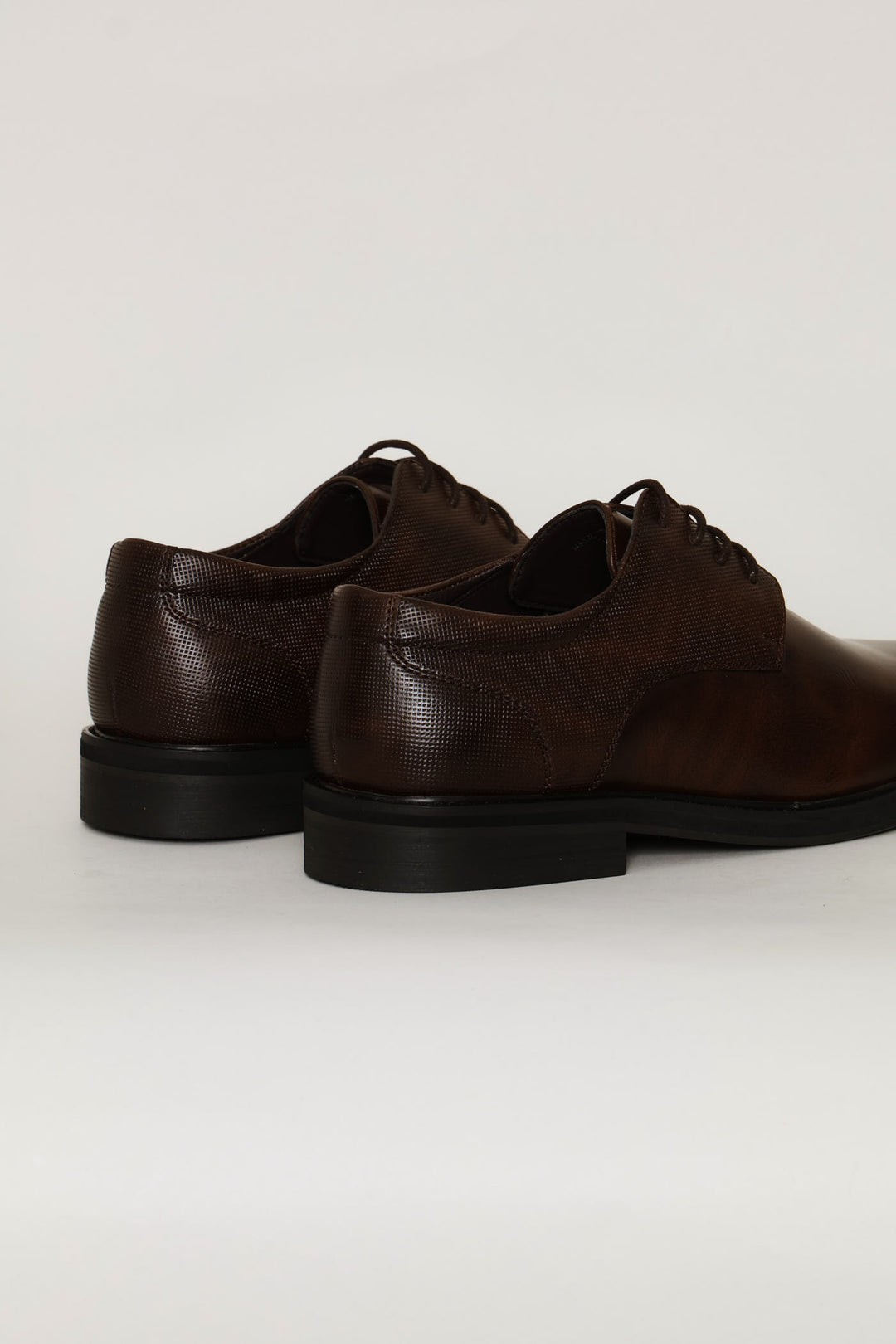 Pin Punched Quarter Round Toe Lace Up Derby Shoe - Chocolate