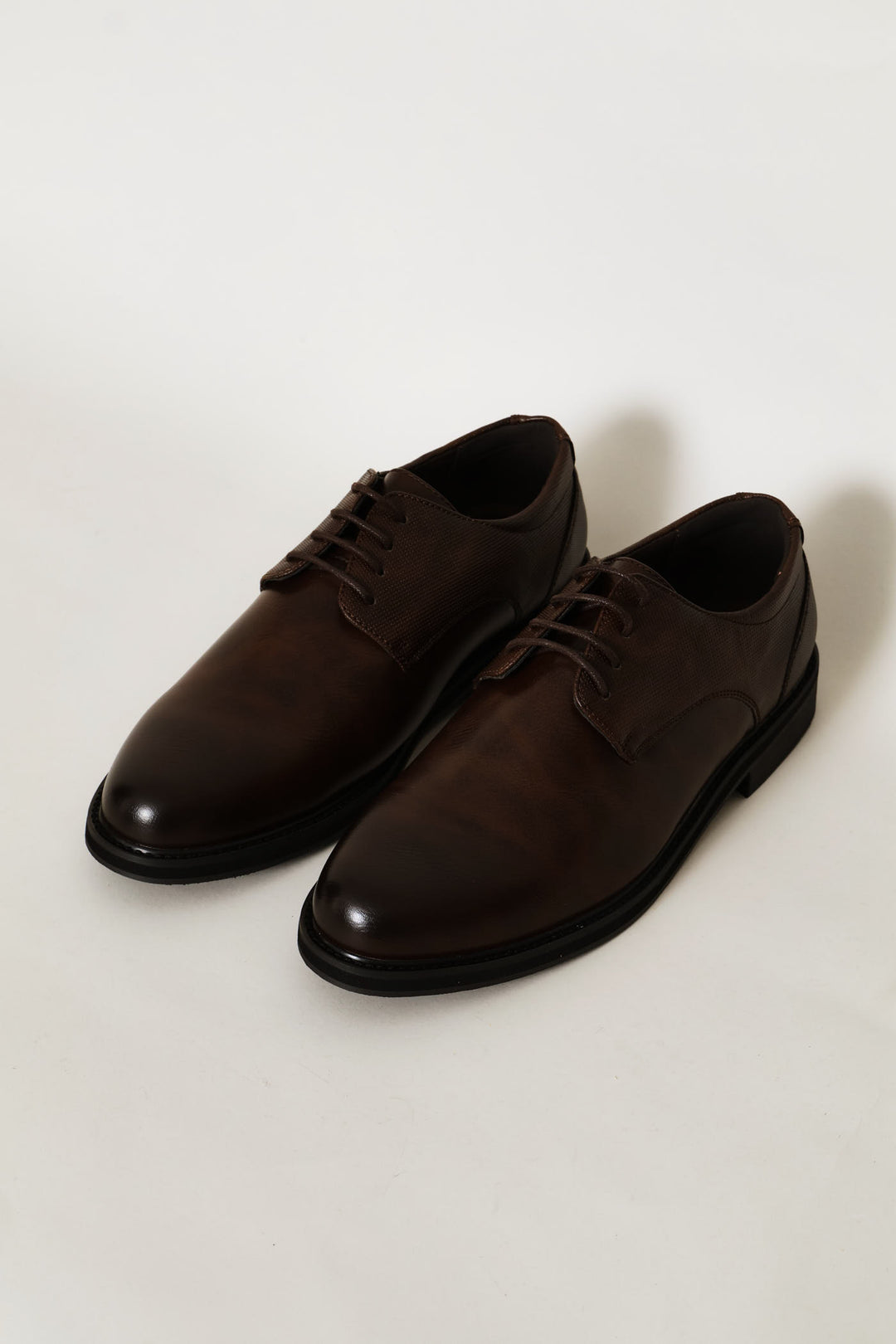 Pin Punched Quarter Round Toe Lace Up Derby Shoe - Chocolate