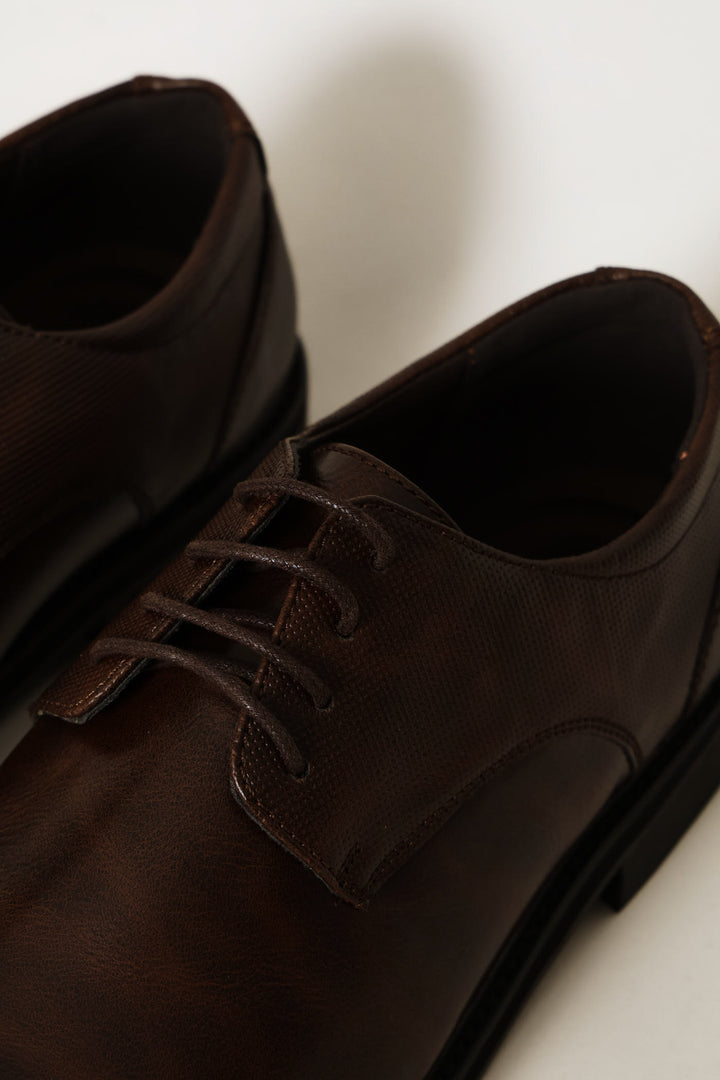 Pin Punched Quarter Round Toe Lace Up Derby Shoe - Chocolate