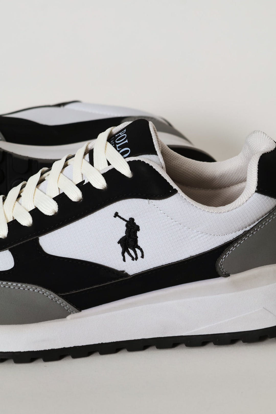 Essential Retro Runner - Grey