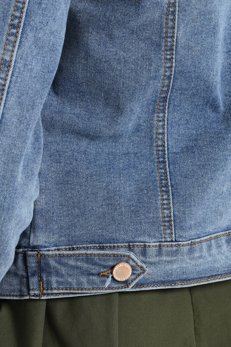 Long Sleeve Classic Denim Trucker Jacket - Light Wash