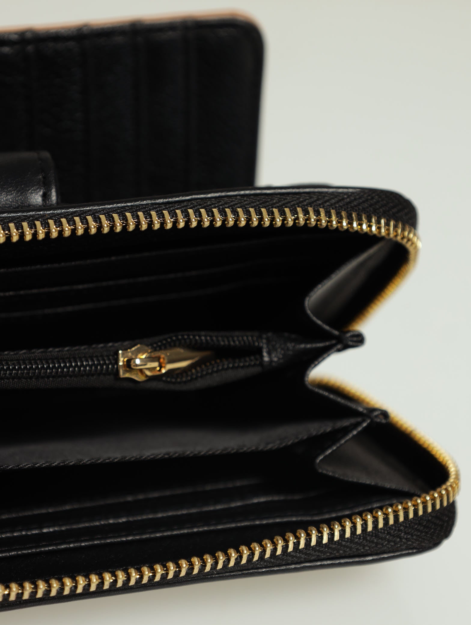 Ladies Flap Zip Around Purse - Black – Edgars