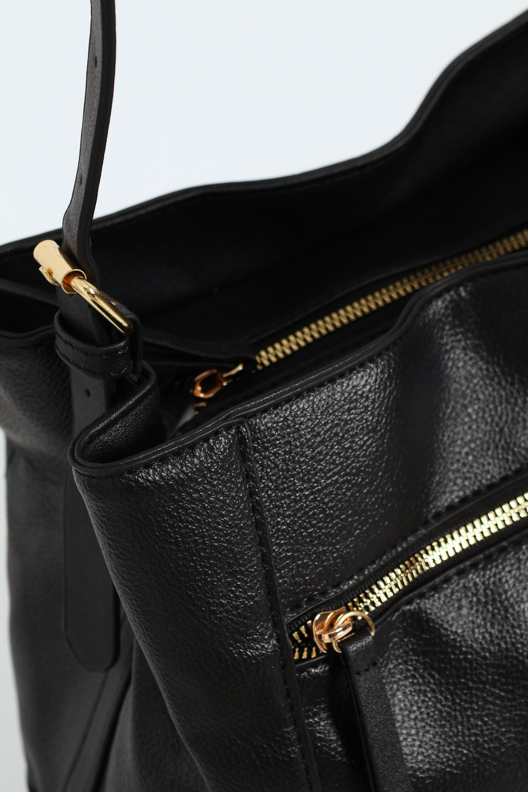 Front Zip Bucket Bag - Black