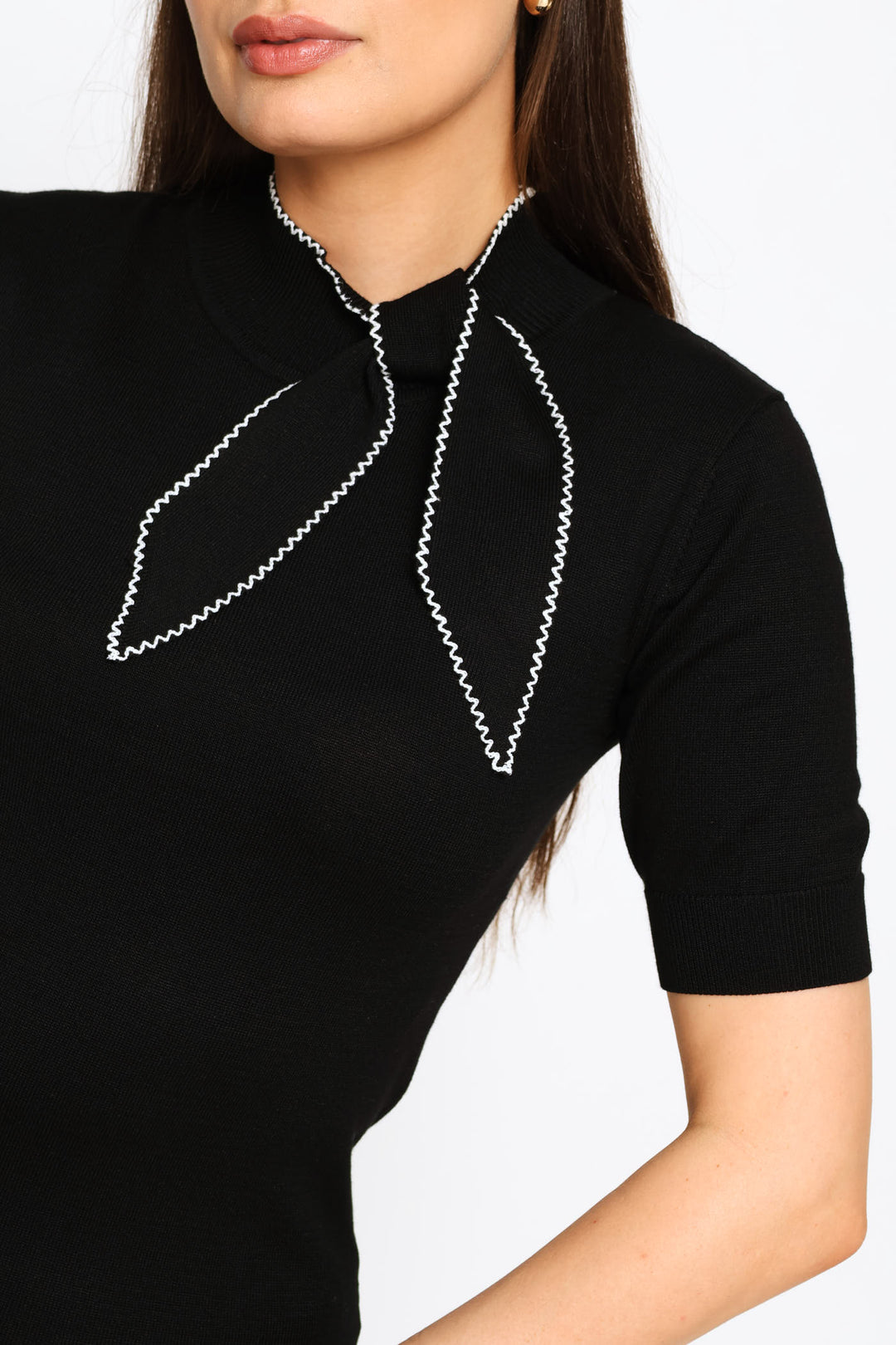 Kitty Bow Zig Zag Pullover Tee - Black/White