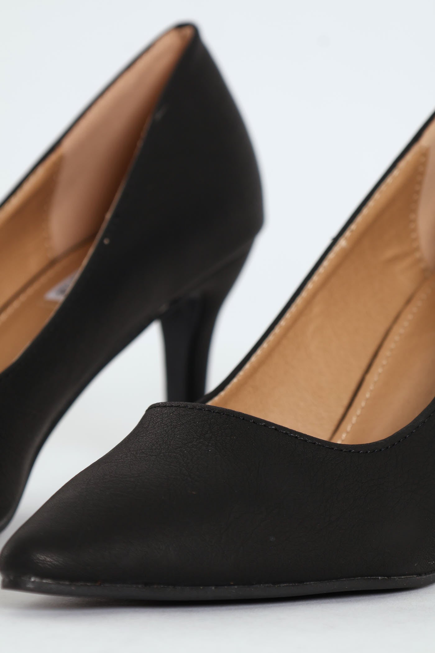 レアデック　Madison Advocates(Black/SCARLET) Ladies Madison Pointed Toe Stiletto Court Heel - Black – Edgars