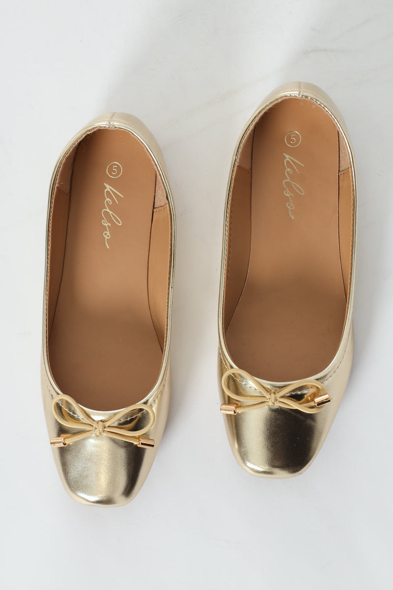 Metallic Pump With Bow - Gold