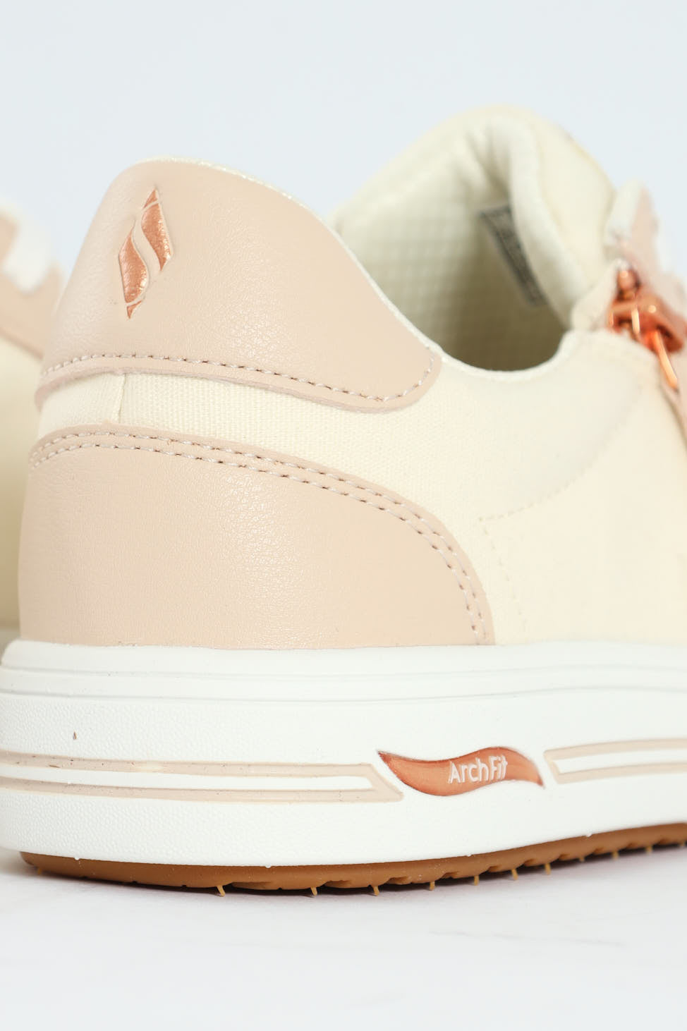 Arch Fit Arcade Sneaker - Off White