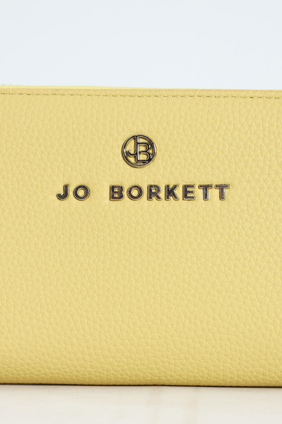 Nikki Pebble Zip Around With Hand Strap - Lemon