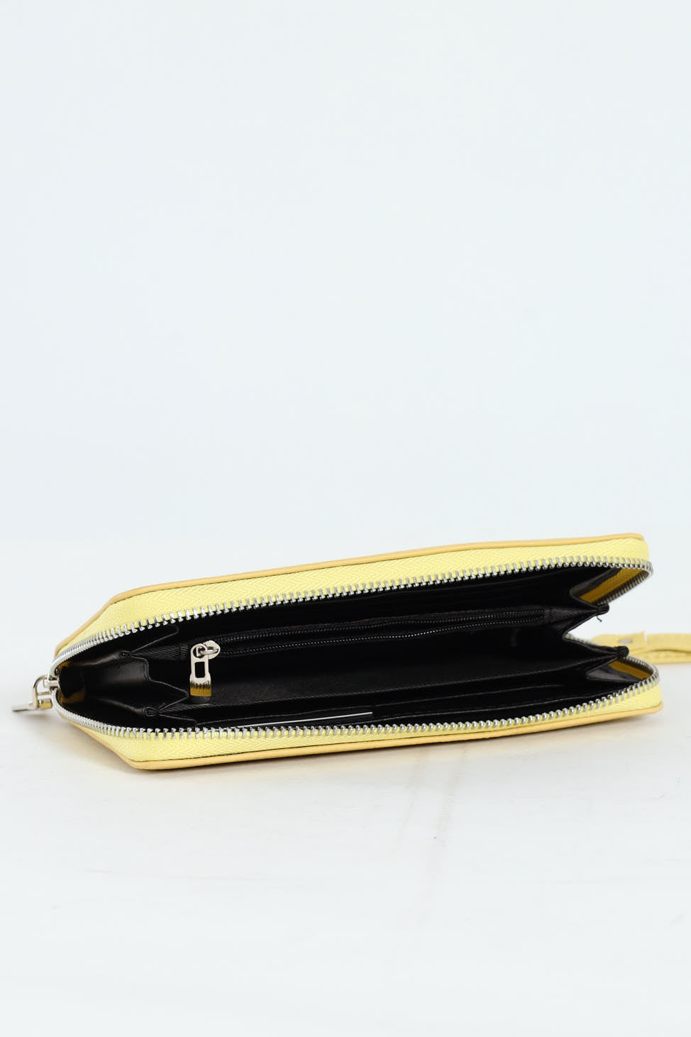 Nikki Pebble Zip Around With Hand Strap - Lemon