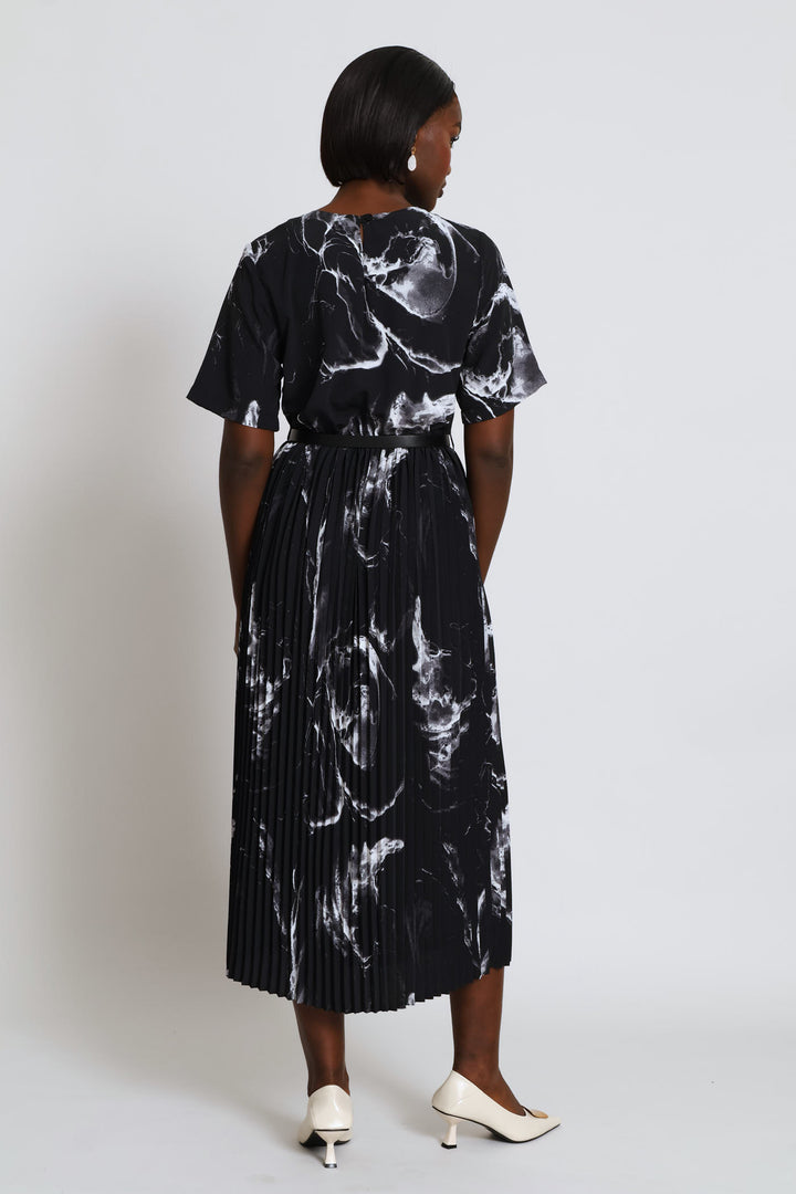 Pu Belt Pleated Maxi Dress - Black/Cream