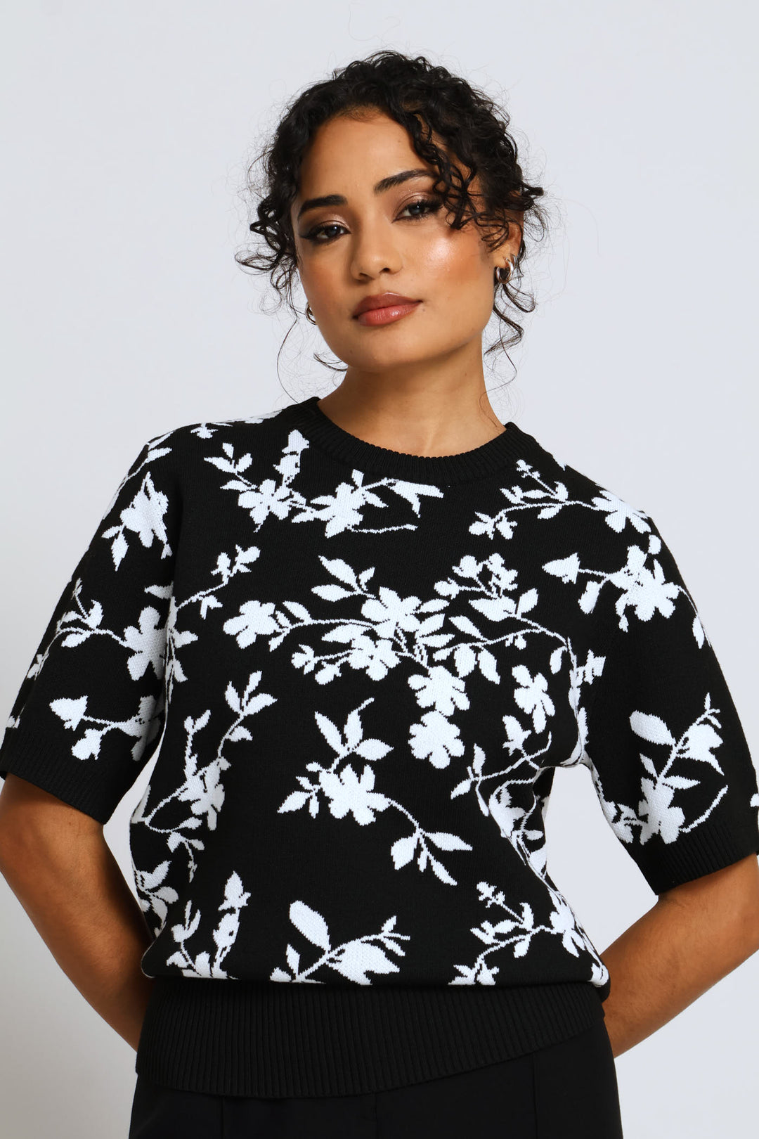 Floral K/Wear Pullover - Black/White