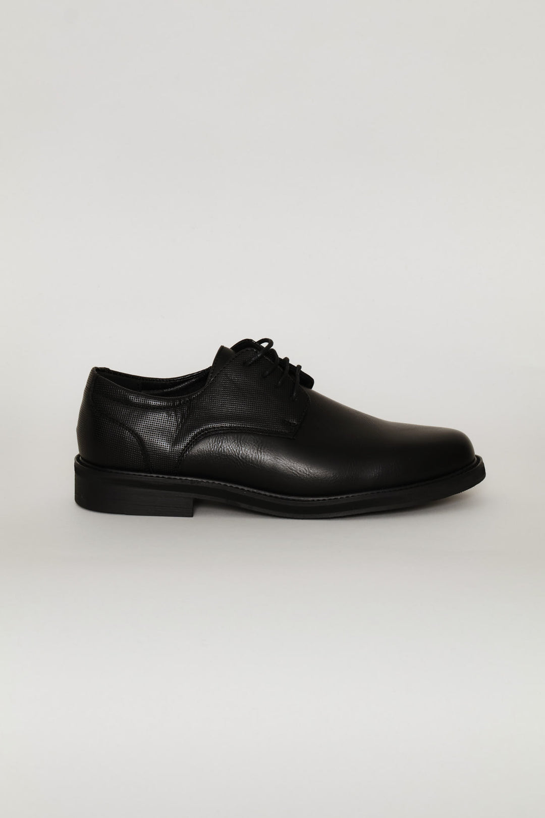 Pin Punched Quarter Round Toe Lace Up Derby Shoe - Black