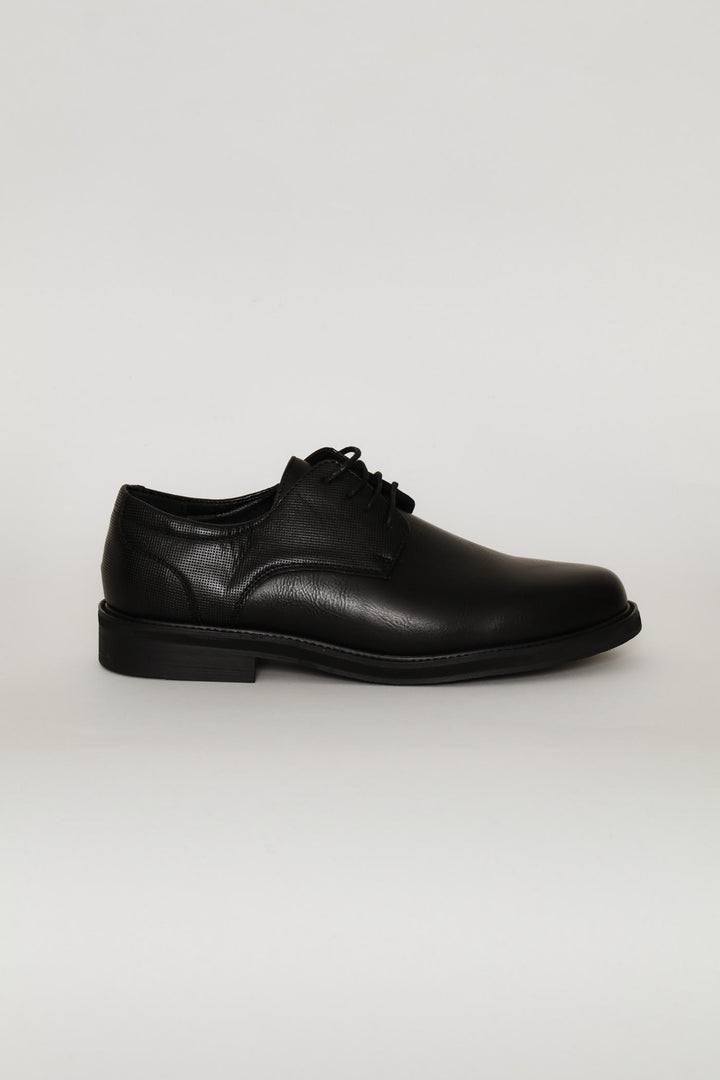 Pin Punched Quarter Round Toe Lace Up Derby Shoe - Black