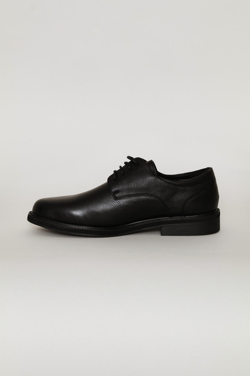 Pin Punched Quarter Round Toe Lace Up Derby Shoe - Black
