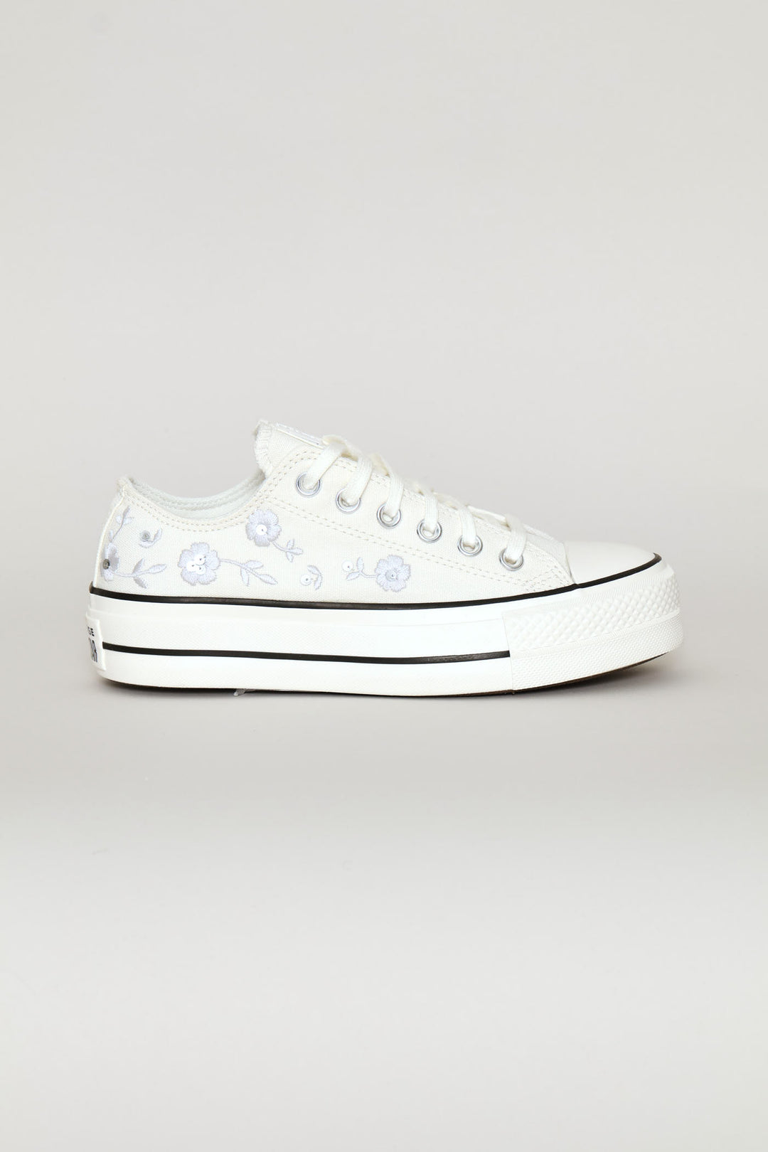 Chuck Taylor All Star Flower Sneaker - White