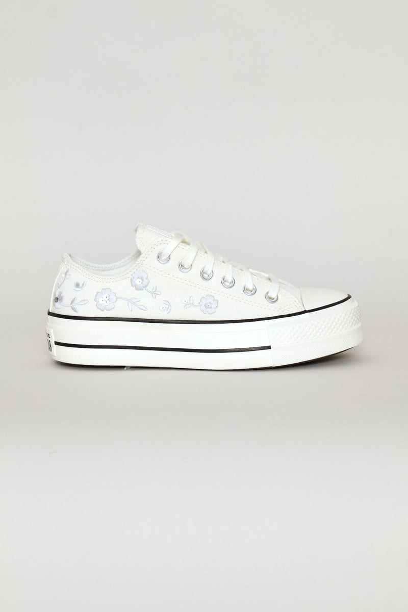 Chuck Taylor All Star Flower Sneaker - White