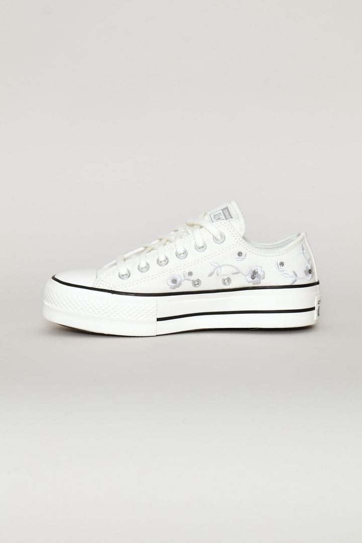 Chuck Taylor All Star Flower Sneaker - White