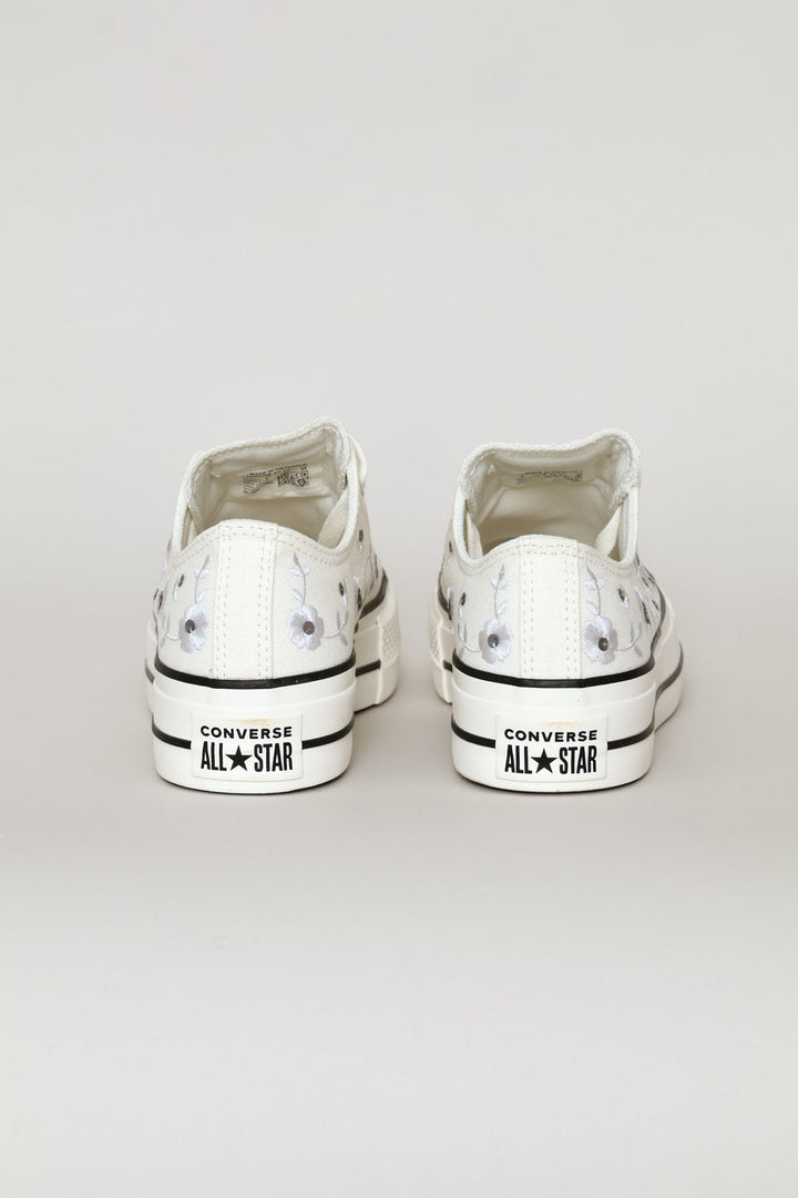 Chuck Taylor All Star Flower Sneaker - White