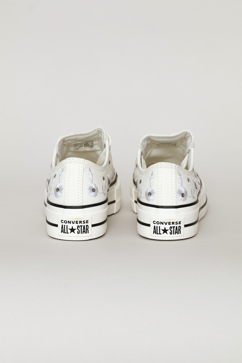 Chuck Taylor All Star Flower Sneaker - White