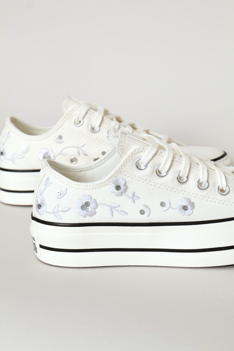 Chuck Taylor All Star Flower Sneaker - White