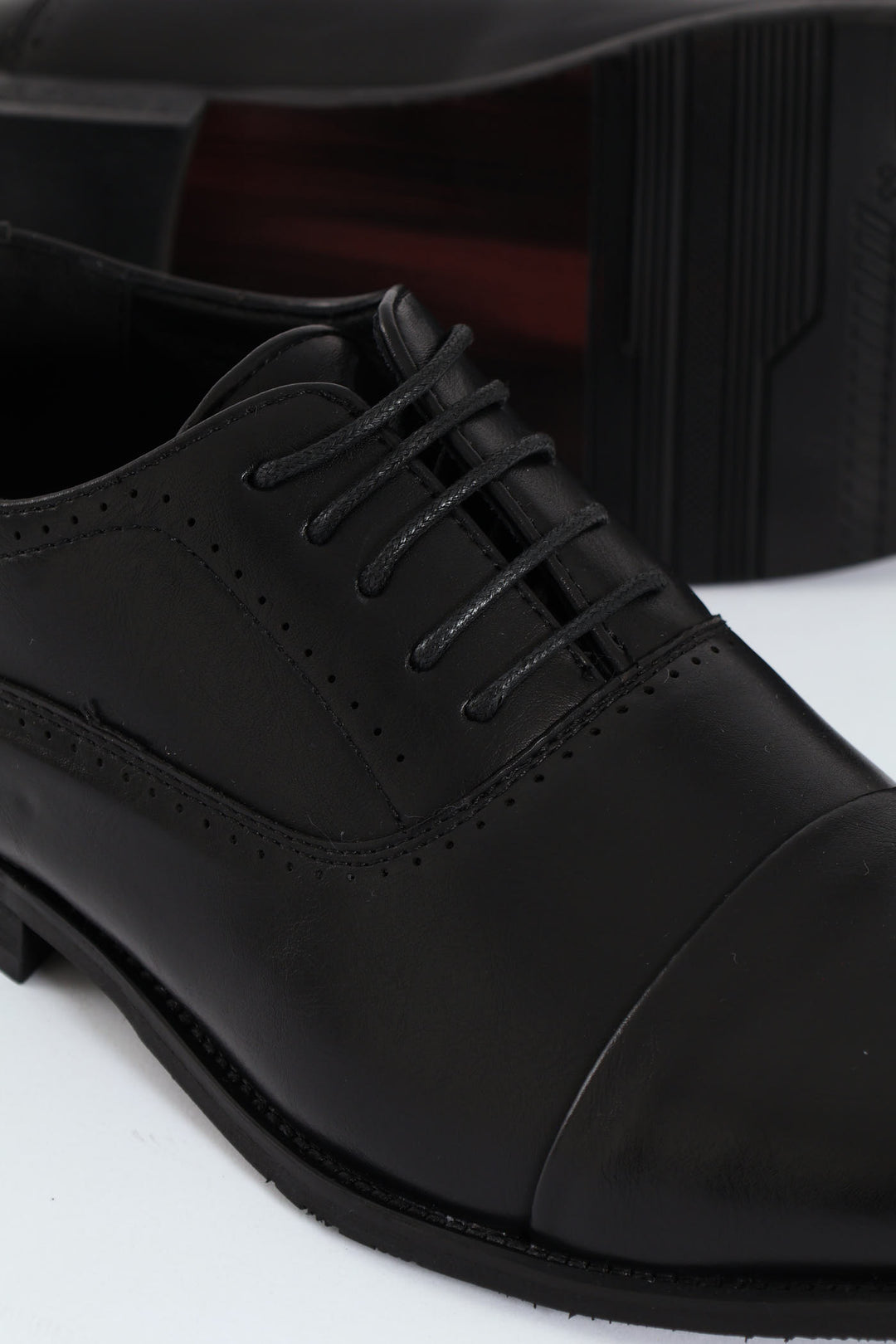 Lace Up Oxford With Toe Cap - Black