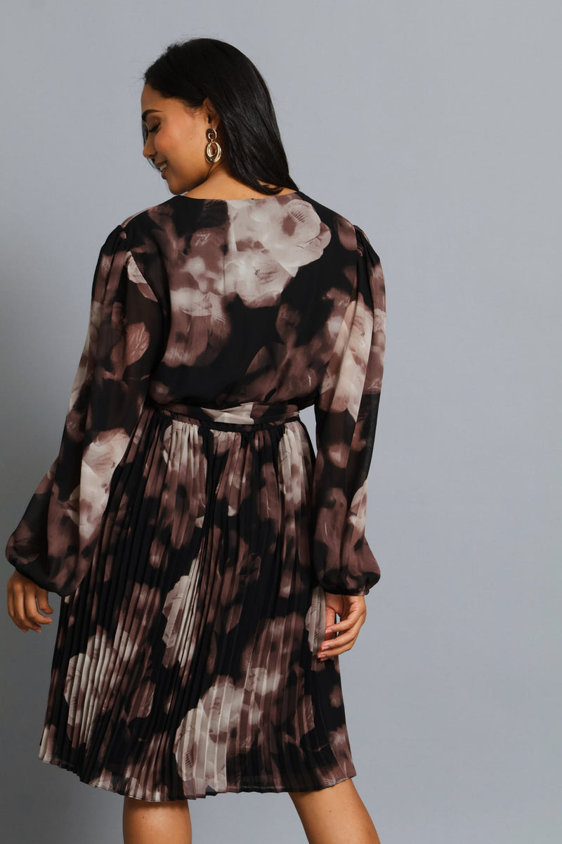 Abstract Long Sleeve Pleated Tea Dress - Brown