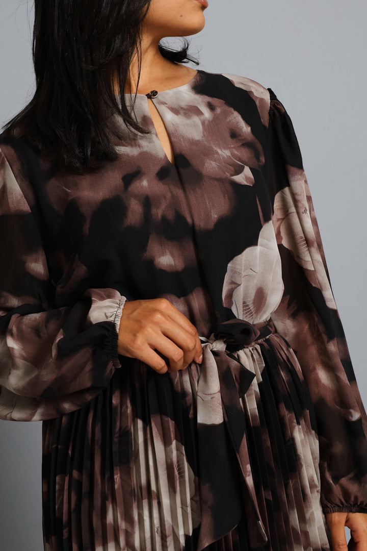 Abstract Long Sleeve Pleated Tea Dress - Brown