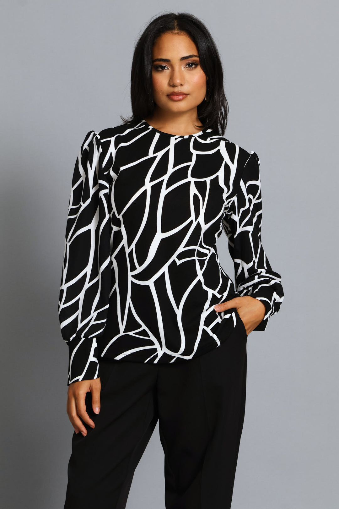Abstract Knitwear Combo Blouse - Black/Cream