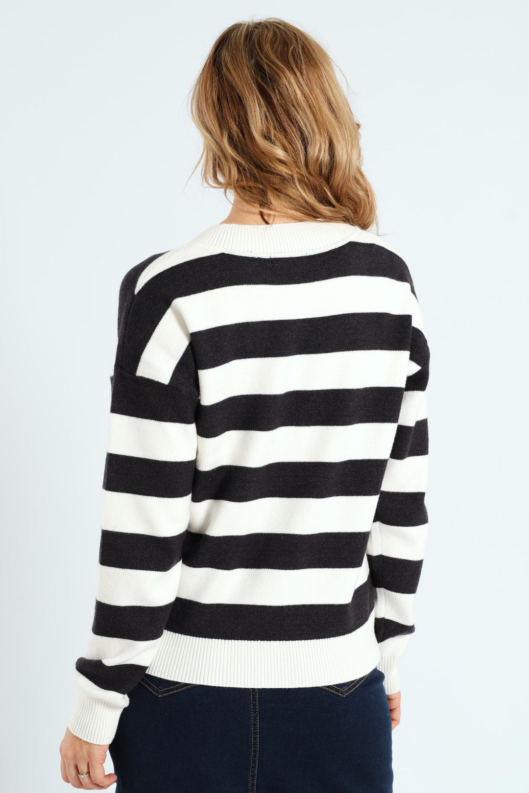 V-Neck Striped Pullover - Charcoal/Cream