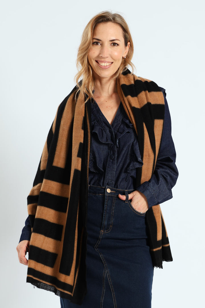 Geo Print Winter Feel Scarf - Black/Tan