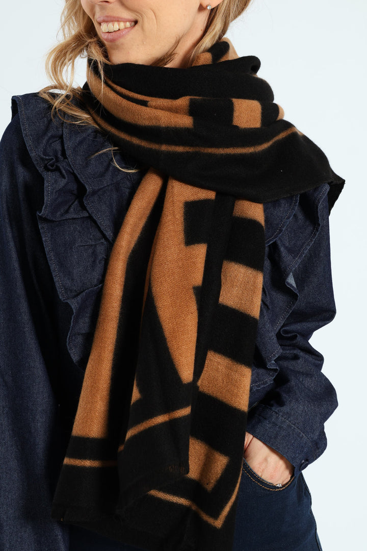 Geo Print Winter Feel Scarf - Black/Tan