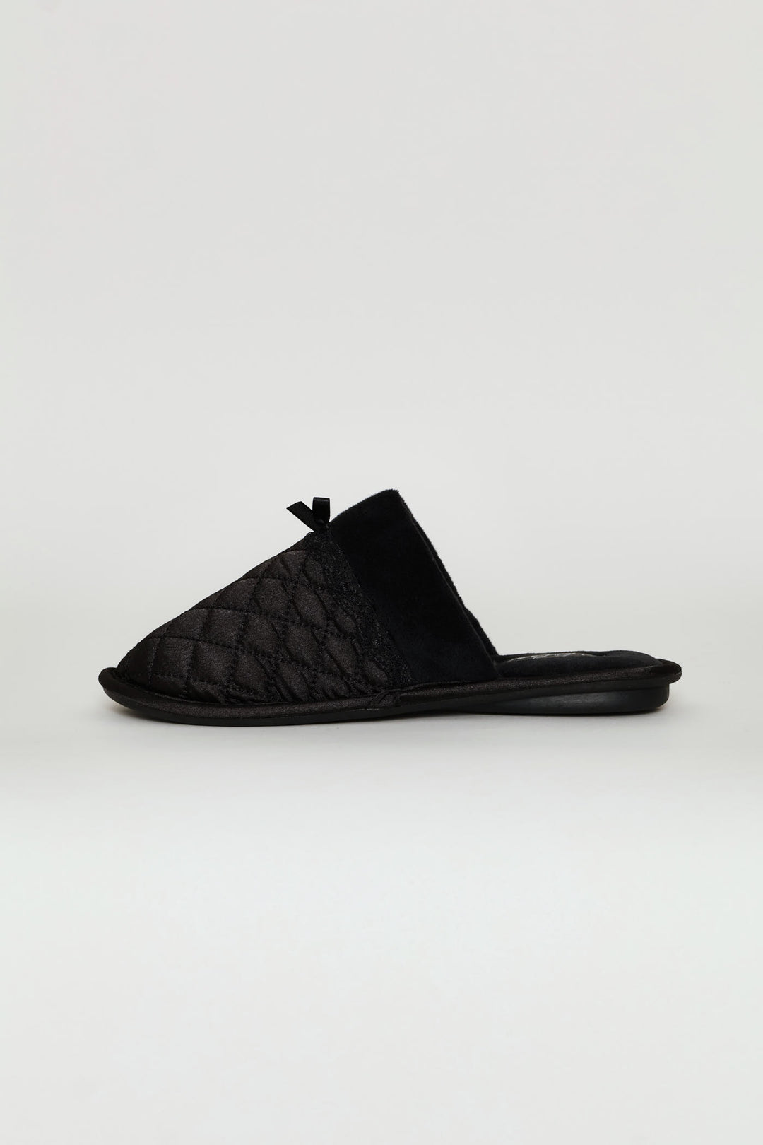 Quilted Closed Toe Slipper With Bow - Black