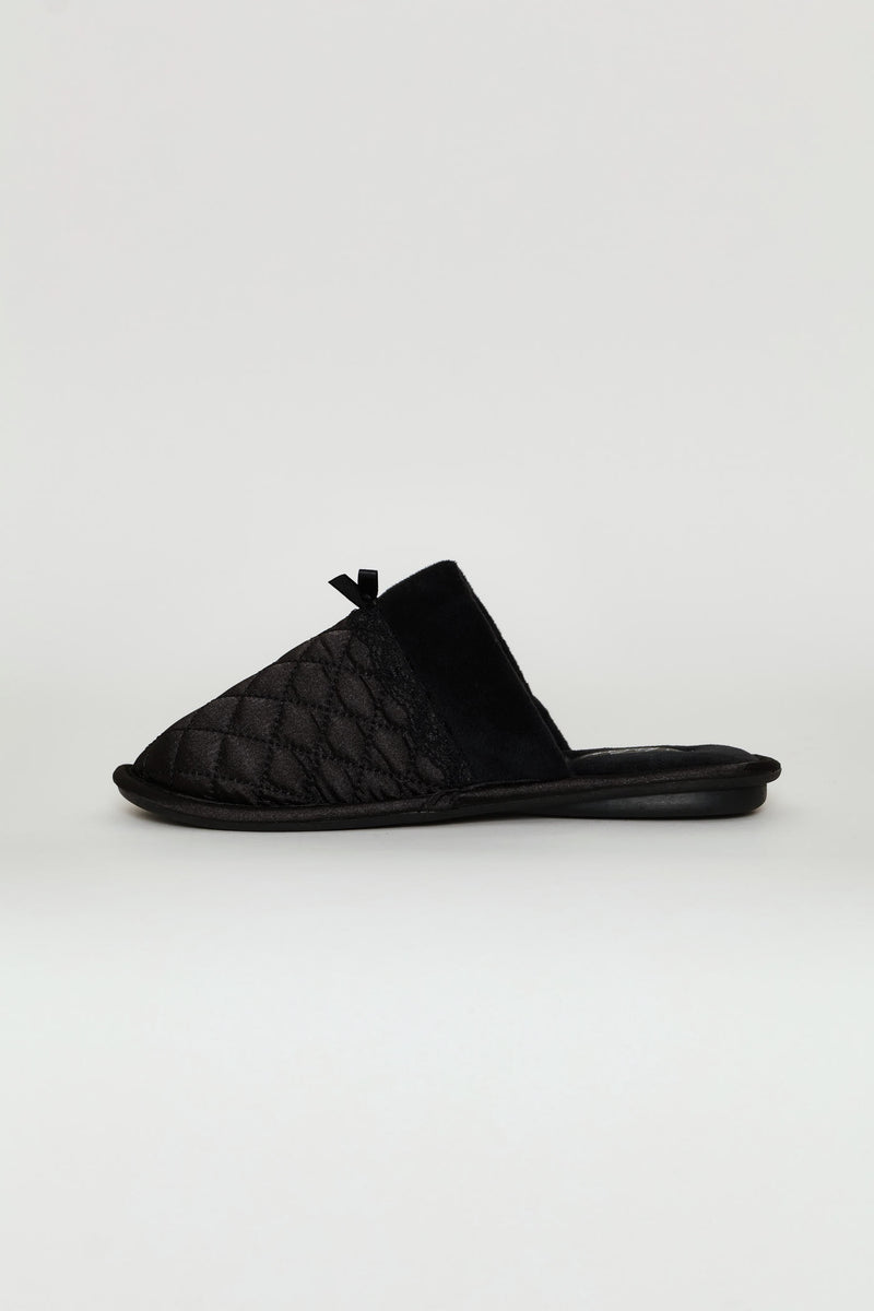 Quilted Closed Toe Slipper With Bow - Black
