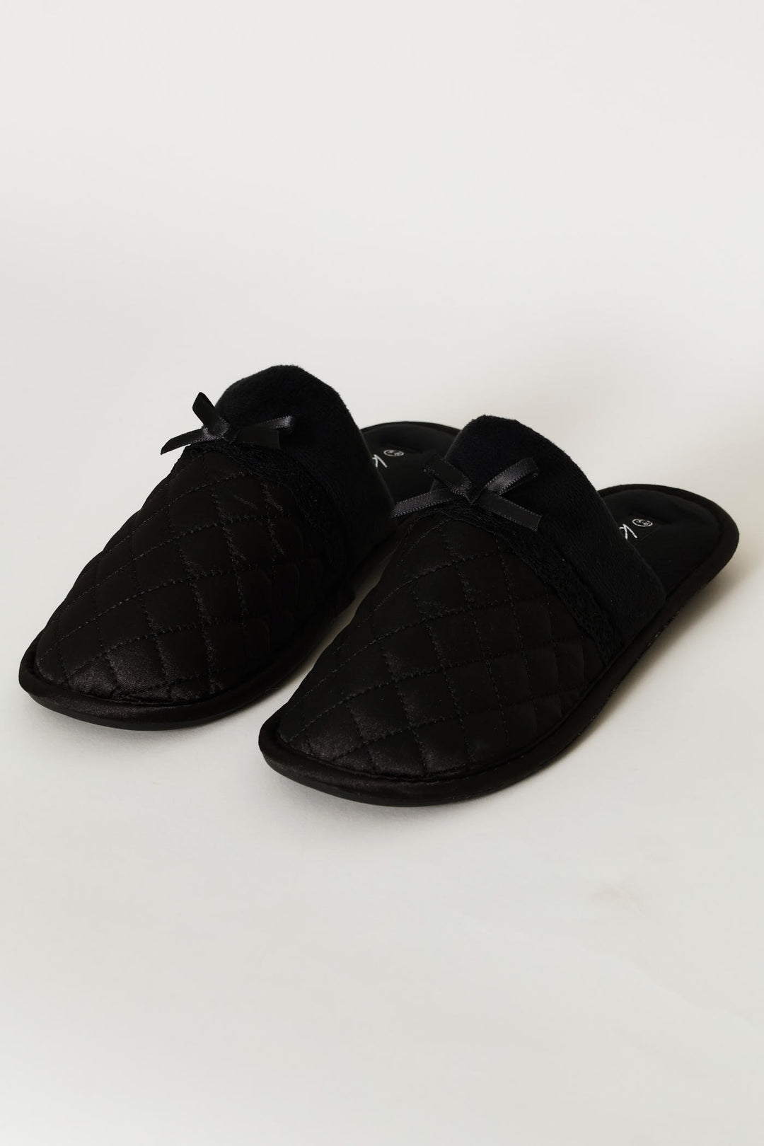 Quilted Closed Toe Slipper With Bow - Black