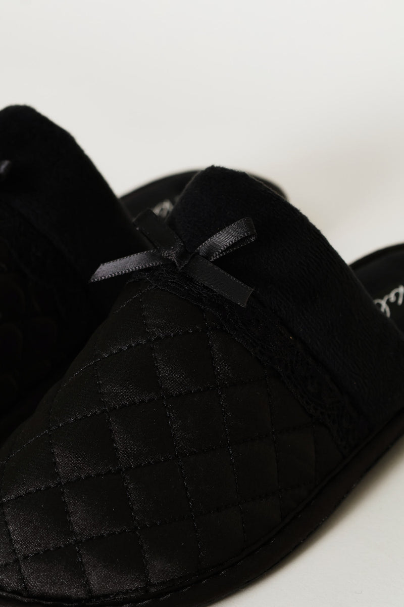 Quilted Closed Toe Slipper With Bow - Black