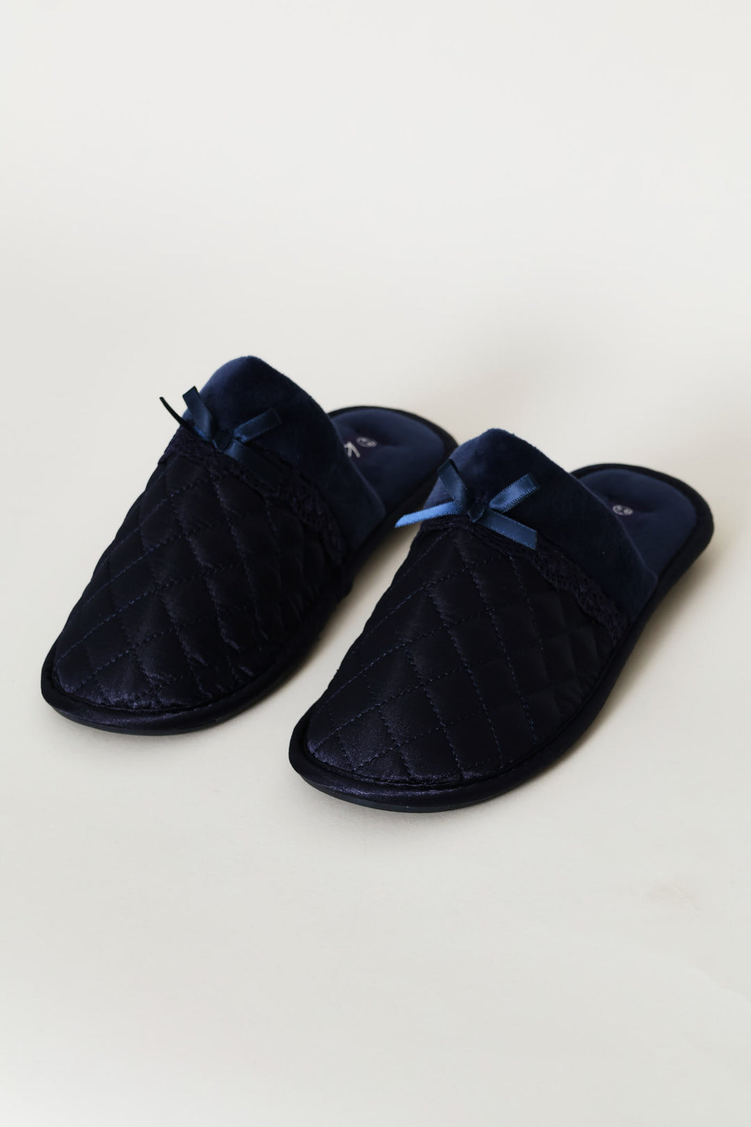 Quilted Closed Toe Slipper With Bow - Navy