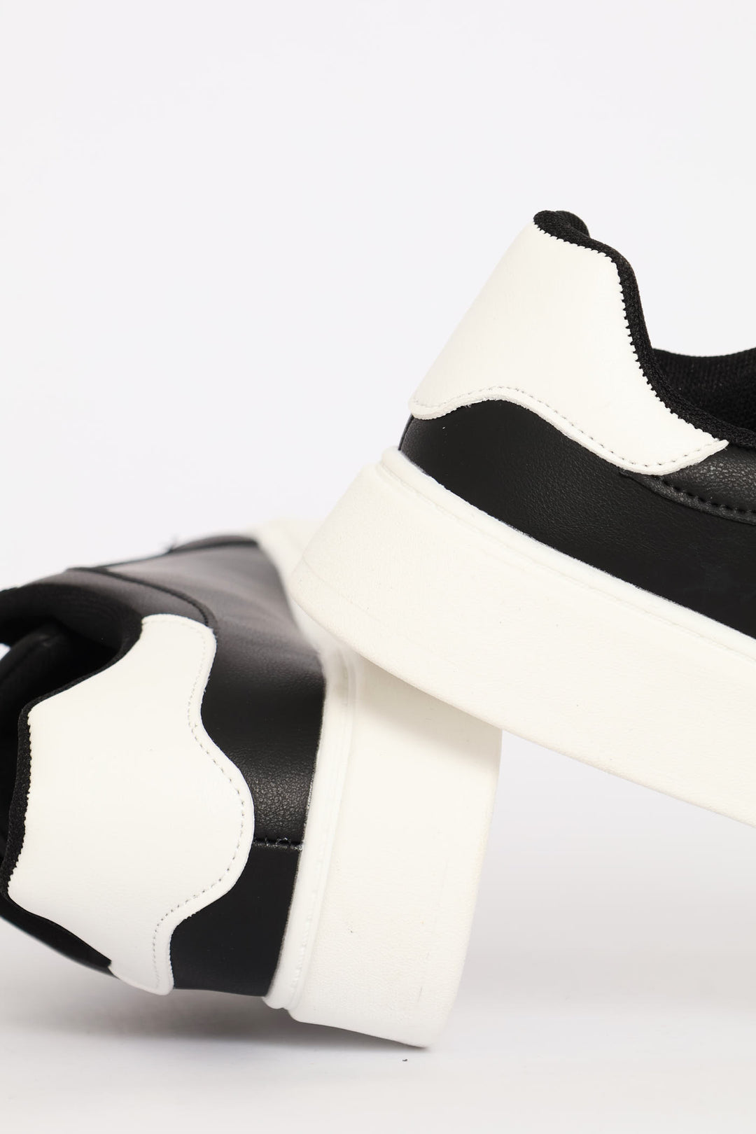 Basic Lace Up Sneaker - Black