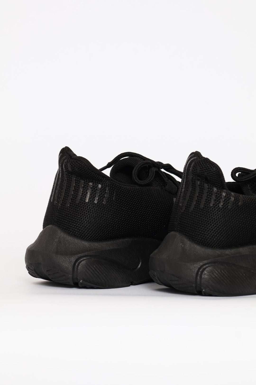 Trim Lace Up Sneaker - Black